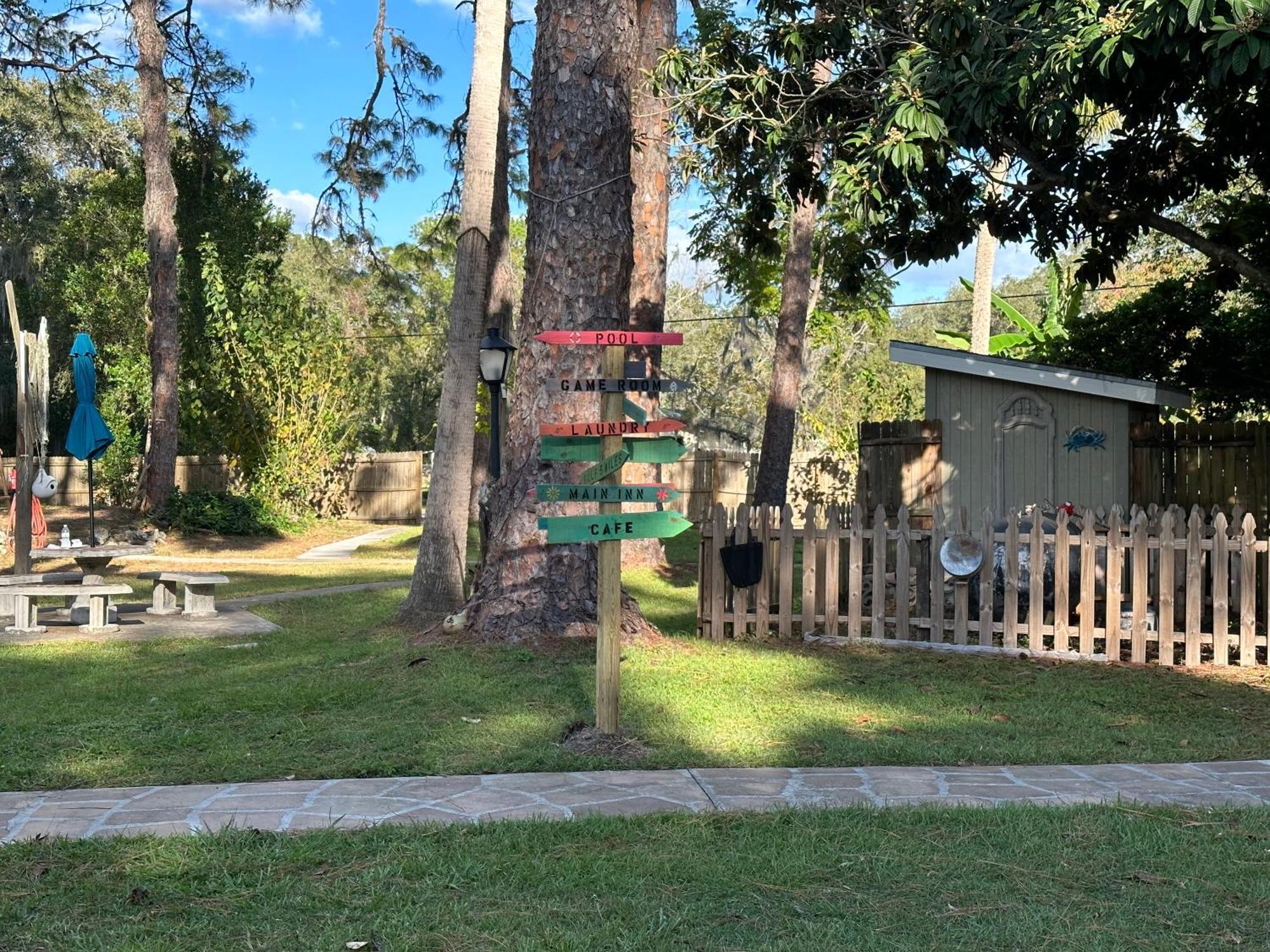 Nature Coast Inn & Cottages Inglis Exterior foto